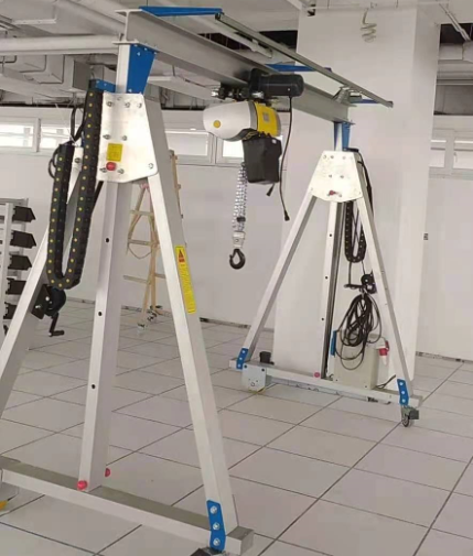 Алюминиевый переносной регулируемый козловой кран