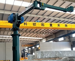 Колонный консольный кран с складной стрелой