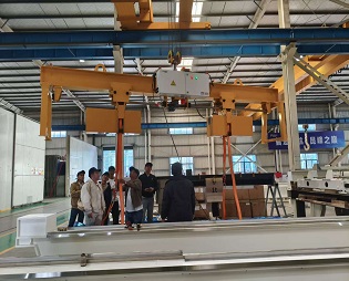 Устройства для поворота грузов при изготовлении стальных конструкций